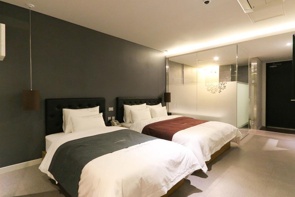 Best In City Hotel Busan Esterno foto